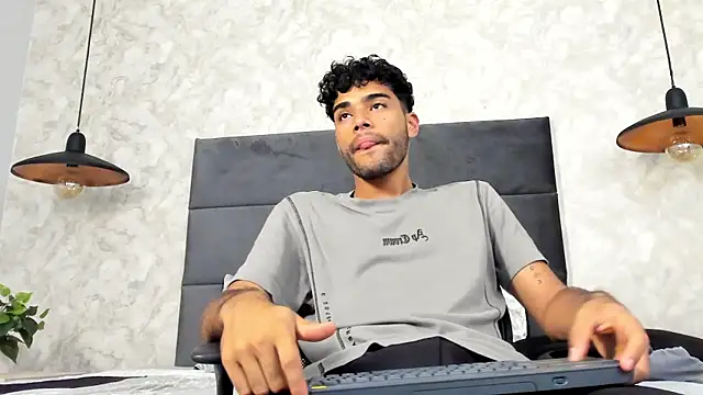 Snapshot of RaphaelDufort chatting on 15, 10, 2025 RaphaelDufort online show from 15, 10, 2025