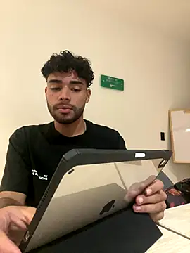 Snapshot of RaphaelDufort chatting on 30, 10, 2025 RaphaelDufort online show from 30, 10, 2025