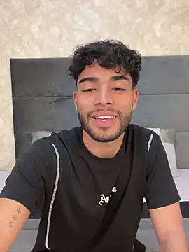 Snapshot of RaphaelDufort chatting on 6, 11, 2025 RaphaelDufort online show from 6, 11, 2025