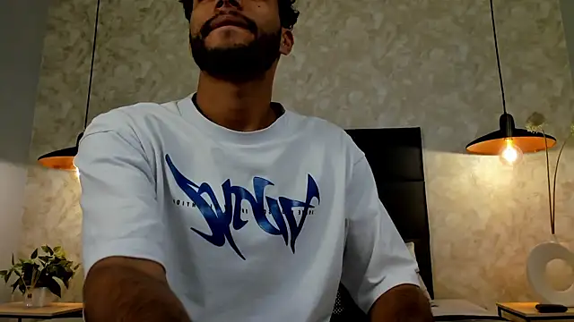 Snapshot of RaphaelDufort chatting on 7, 11, 2025 RaphaelDufort online show from 7, 11, 2025