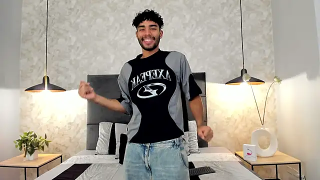 Snapshot of RaphaelDufort chatting on 17, 11, 2025 RaphaelDufort online show from 17, 11, 2025