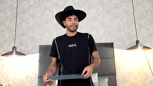 Snapshot of RaphaelDufort chatting on 19, 11, 2025 RaphaelDufort online show from 19, 11, 2025