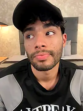 Snapshot of RaphaelDufort chatting on 25, 11, 2025 RaphaelDufort online show from 25, 11, 2025