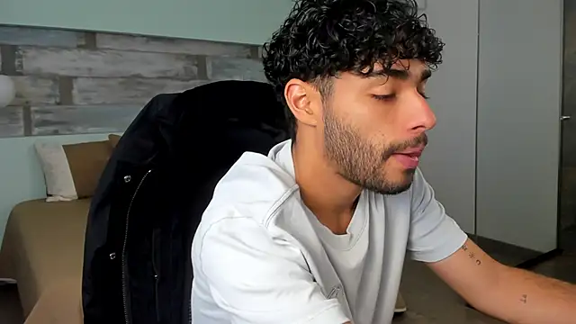 Snapshot of RaphaelDufort chatting on 15, 12, 2025 RaphaelDufort online show from 15, 12, 2025