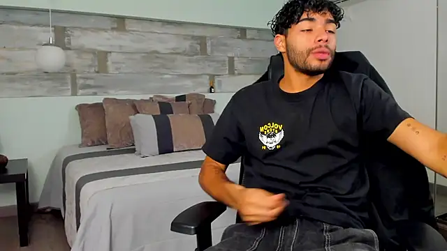 Snapshot of RaphaelDufort chatting on 16, 12, 2025 RaphaelDufort online show from 16, 12, 2025