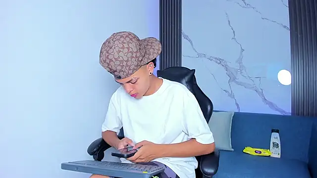 Snapshot of ThiagoCollin chatting on 8, 9, 2025 ThiagoCollin online show from 8, 9, 2025