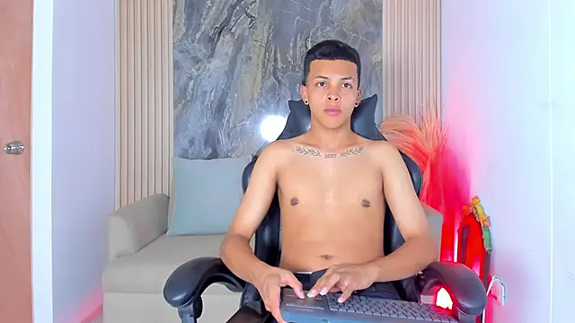 Snapshot of ThiagoCollin chatting on 15, 9, 2025 ThiagoCollin online show from 15, 9, 2025