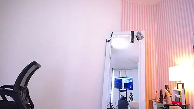 ViictoriaJones  online show from 4, 12, 2025