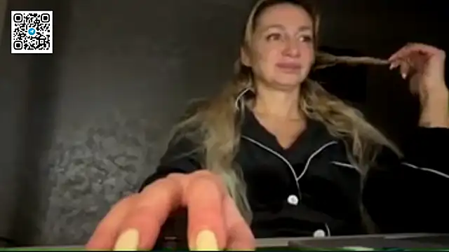 Snapshot of Lapussia chatting on 21, 10, 2025 Lapussia online show from 21, 10, 2025