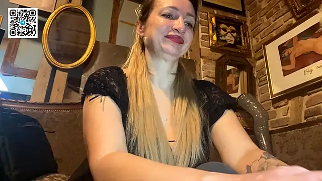 Snapshot of Lapussia chatting on 2, 12, 2025 Lapussia online show from 2, 12, 2025