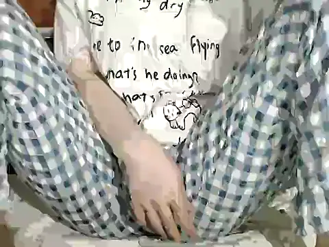 Snapshot of Lamoon_2k chatting on 2, 12, 2025 Lamoon 2k online show from 2, 12, 2025