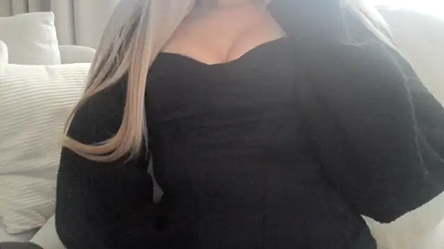 Snapshot of izabellaxoxo chatting on 20, 11, 2025 izabellaxoxo online show from 20, 11, 2025