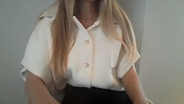 Snapshot of izabellaxoxo chatting on 17, 12, 2025 izabellaxoxo online show from 17, 12, 2025