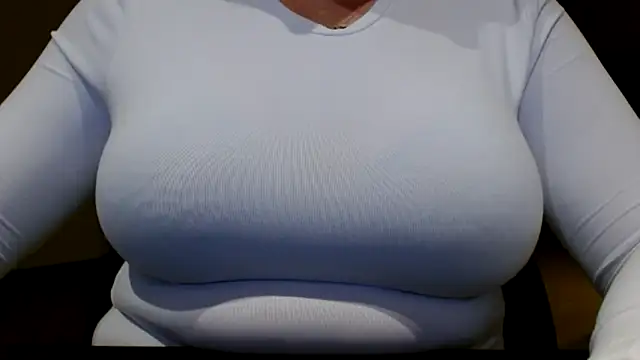 Snapshot of Esmee-Xxx chatting on 12, 11, 2025 Esmee-Xxx online show from 12, 11, 2025