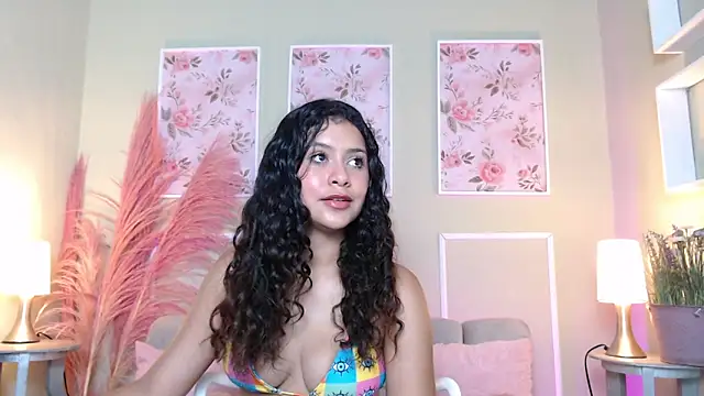 Snapshot of CurlyDani chatting on 6, 10, 2025 CurlyDani online show from 6, 10, 2025