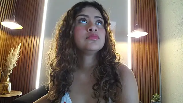 CurlyDani online show from 7, 4, 2026