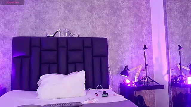 crystaldarliing online show from 15, 4, 2026