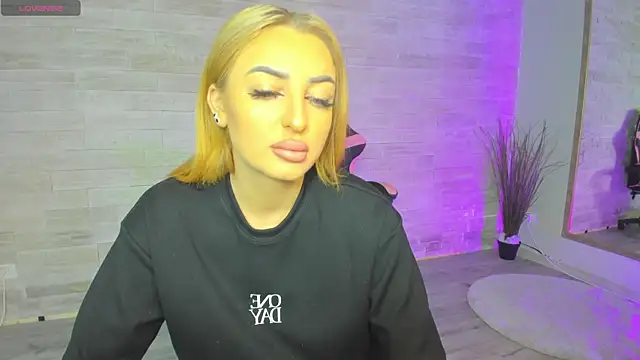 Snapshot of Lexi_Blazee chatting on 21, 10, 2025 Lexi Blazee online show from 21, 10, 2025