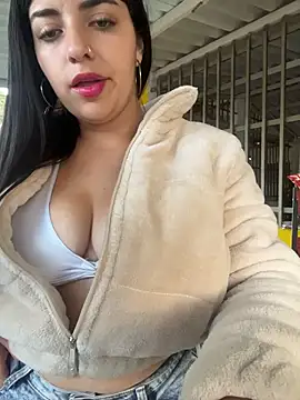 Isaa-Sweet online show from 1, 12, 2025