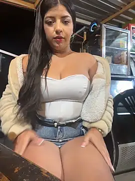 Isaa-Sweet online show from 12, 3, 2026