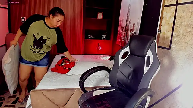 ThaliaBrooks  online show from 21, 11, 2025