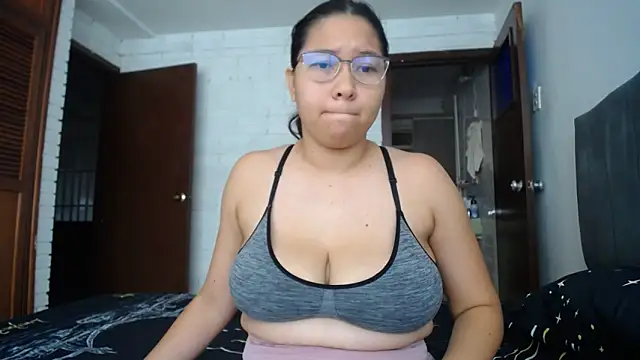 Snapshot of Naia_Stant chatting on 6, 10, 2025 Naia Stant online show from 6, 10, 2025