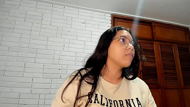 Naia Stant online show from 6, 11, 2025