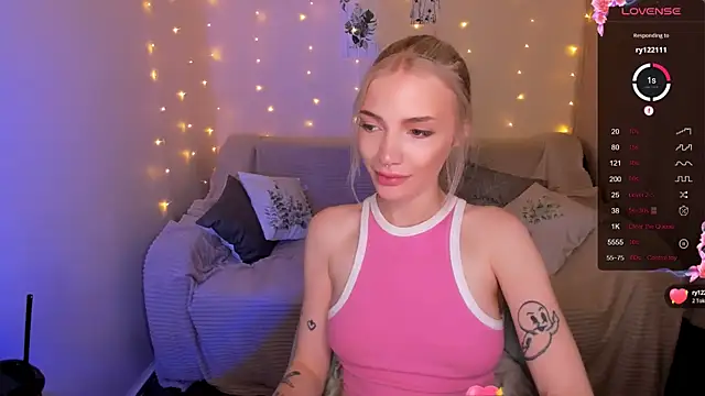 AnyaTaylor  online show from 10, 9, 2025