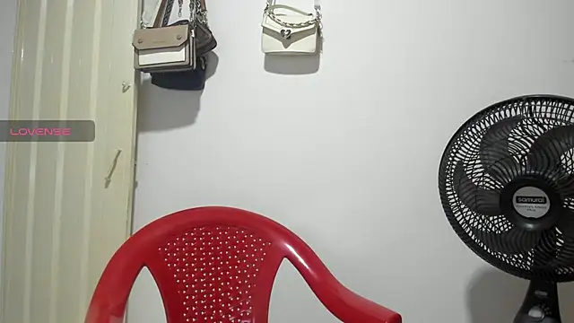 Snapshot of karlys01 chatting on 28, 9, 2025 karlys01 online show from 28, 9, 2025