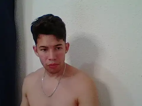 Snapshot of Maxtaylor18 chatting on 28, 10, 2025 Maxtaylor18 online show from 28, 10, 2025