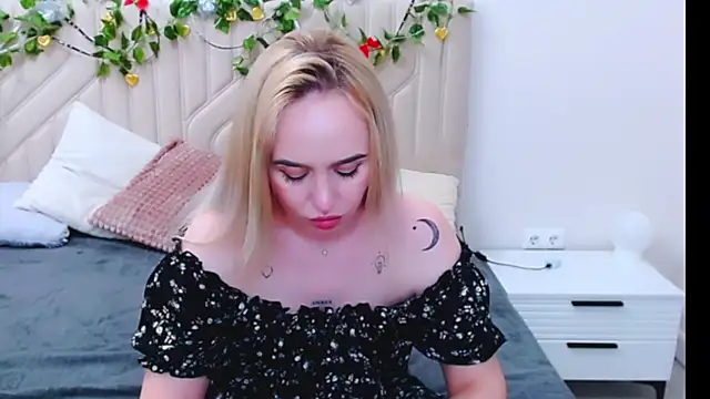 LiluMoon   online show from 7, 4, 2026
