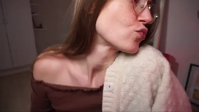 Scorpion Peach online show from 21, 12, 2025