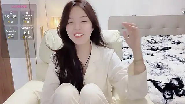 Snapshot of T-LL77- chatting on 10, 2, 2026 T-LL77- online show from 10, 2, 2026