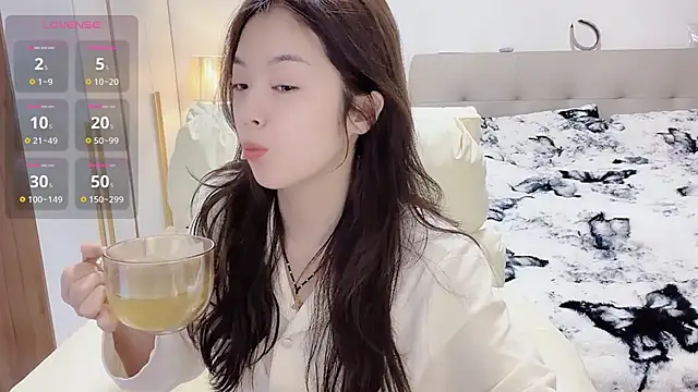 Snapshot of T-LL77- chatting on 11, 2, 2026 T-LL77- online show from 11, 2, 2026