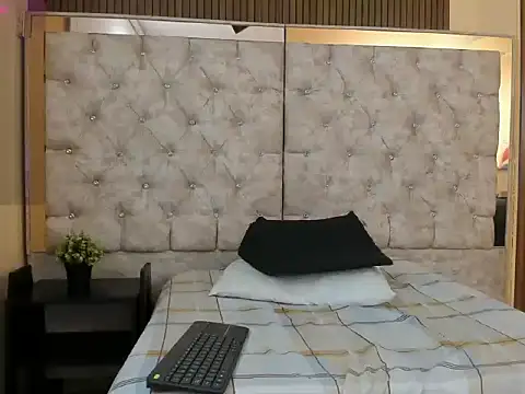 shantall 05 online show from 11, 4, 2026