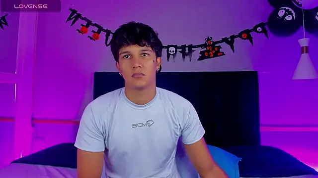 Snapshot of Leo_Savage_ chatting on 24, 10, 2025 Leo Savage online show from 24, 10, 2025