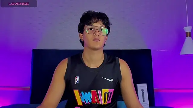 Snapshot of Leo_Savage_ chatting on 5, 11, 2025 Leo Savage online show from 5, 11, 2025