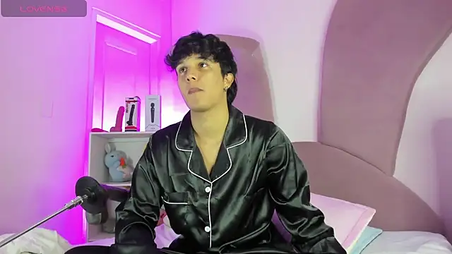 Snapshot of Leo_Savage_ chatting on 12, 11, 2025 Leo Savage online show from 12, 11, 2025