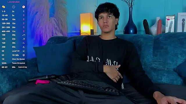 Snapshot of Leo_Savage_ chatting on 2, 12, 2025 Leo Savage online show from 2, 12, 2025