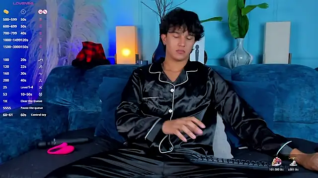 Snapshot of Leo_Savage_ chatting on 16, 12, 2025 Leo Savage online show from 16, 12, 2025