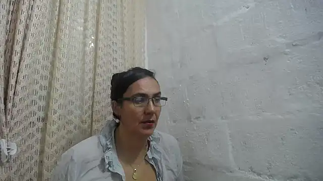 Snapshot of gabbyparker_ chatting on 5, 4, 2026 gabbyparker online show from 5, 4, 2026