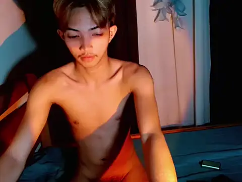 Snapshot of addicted_to_alex chatting on 13, 11, 2025 addicted to alex online show from 13, 11, 2025