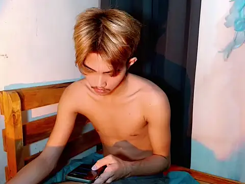 Snapshot of addicted_to_alex chatting on 18, 11, 2025 addicted to alex online show from 18, 11, 2025