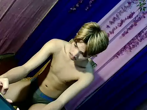 Snapshot of addicted_to_alex chatting on 19, 11, 2025 addicted to alex online show from 19, 11, 2025