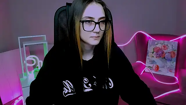 olivianorton online show from 25, 11, 2025