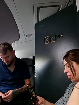 Snapshot of AlexAlice12 chatting on 4, 10, 2025 AlexAlice12 online show from 4, 10, 2025