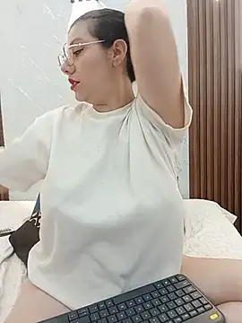 Snapshot of CarolinaMejia chatting on 12, 7, 2026 CarolinaMejia online show from 12, 7, 2026
