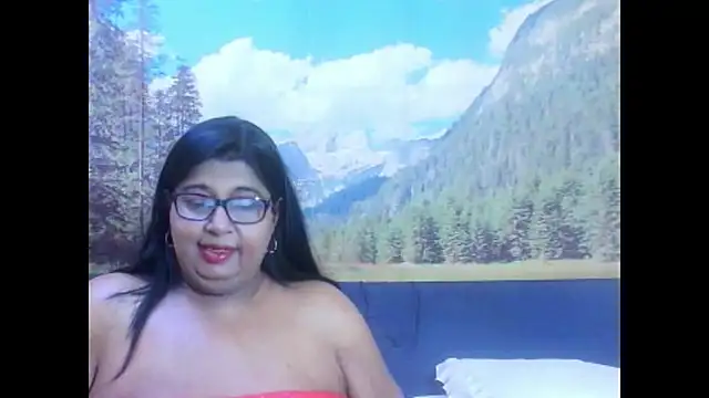 Snapshot of indianhoney694u chatting on 13, 4, 2026 indianhoney694u online show from 13, 4, 2026