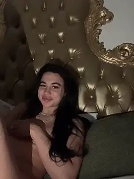 itsyourgirltee online show from 20, 4, 2026