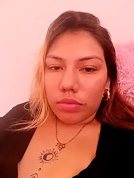 Snapshot of MiaCastillo chatting on 21, 10, 2025 MiaCastillo online show from 21, 10, 2025